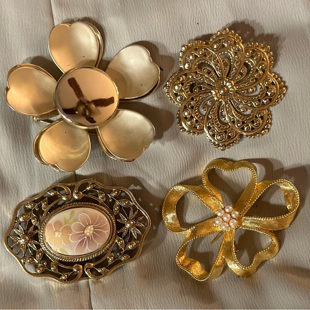 Flower brooch bundle (4pc) NWOT